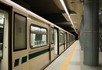 電車の終電繰り上げ、生活にどう影響する？