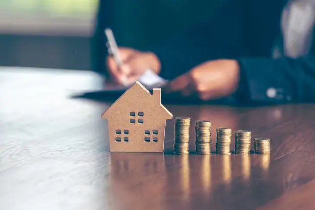 住宅ローンが払えない……家に住み続けるための対処法はある？