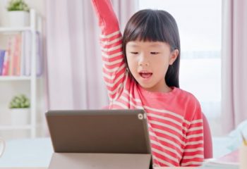 子どものオンライン学習の実施率は約4割？保護者が感じている課題とは