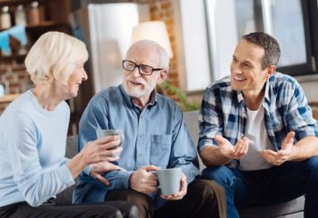 70代の親が今からでも保険に加入するか悩み中。保険は必要？何から検討すれば良い？