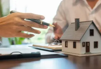 住宅ローン借り換えの際の必要書類と手続きの流れ