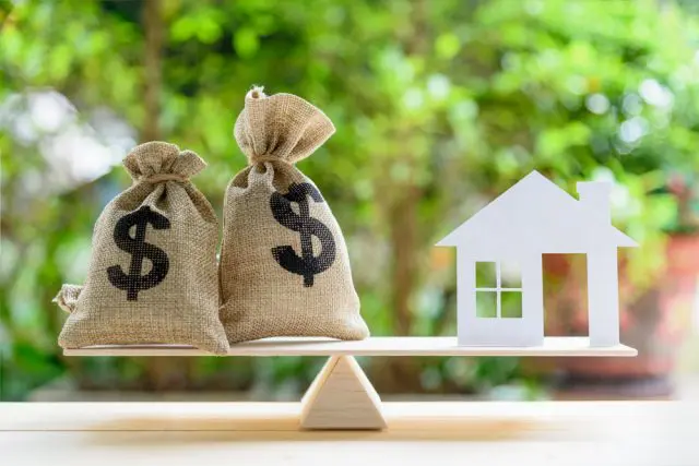 お金に余裕が出たら、住宅ローンの繰り上げ返済と資産運用どちらにまわすべき？
