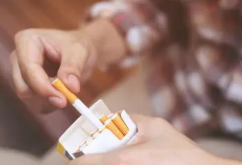 2020年はタバコへの支出が1割増　特に女性の喫煙者でタバコの量が増えた？