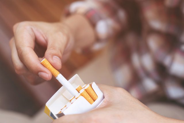 2020年はタバコへの支出が1割増　特に女性の喫煙者でタバコの量が増えた？