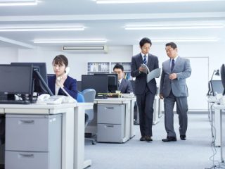 「ずっと片働き」と「ずっと共働き」。夫婦の年金受給額の目安は？