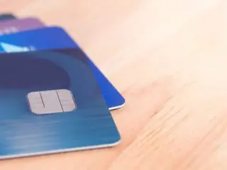 クレジットカードを紛失したときの正しい対応は？ 補償や再発行についても確認しよう