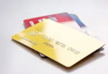 デビットカードってどんなカード？ クレジットカードとの違いは？