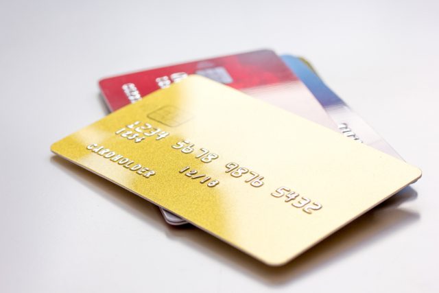 デビットカードってどんなカード？ クレジットカードとの違いは？