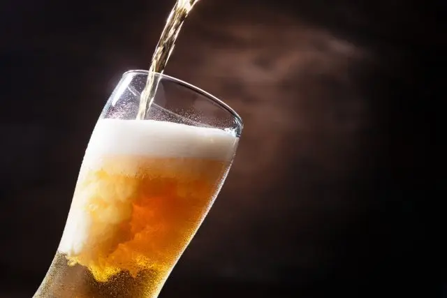 週に1回以上ビール飲料を飲む人はどれくらいいる？ 自宅で飲む頻度は38％増