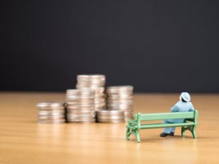 働きながら年金を受給する場合、「収入制限」に注意！