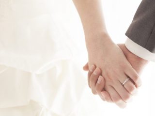 結婚に関わるお金の使い方はどう変わった？ 結婚式、新婚旅行、結婚指輪…何にお金をかけている？