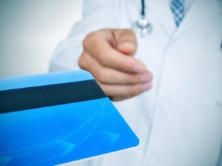 マイナンバーカードで変わる医療費の支払い方法