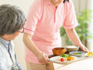 有料老人ホームの基礎知識！ どんな種類がある？ 利用料は前払いなの？