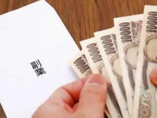 副業収入が10万円以上の人はどれくらいいる？ 副業で大変なことは？