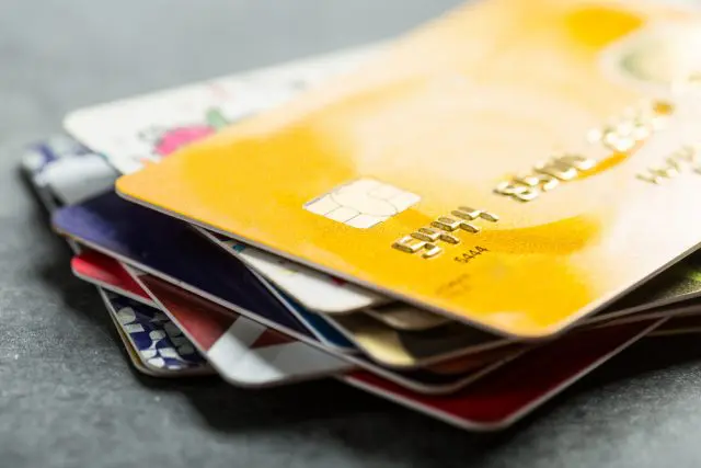 賢い家計管理のために知っておきたい！ クレジットカードとデビットカードの違いは？