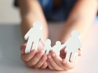 2種類の養子縁組の違い。特別養子縁組なら実親の相続権はない？　