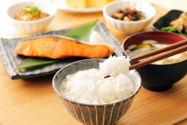 世間の朝食事情】朝食の予算はいくら？ 毎日同じ朝食を食べている人は 