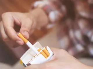 10月にたばこが値上がり！あなたやあなたのパートナーは一箱いくらになったら禁煙する？