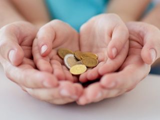 低所得の子育て世帯への給付金、どんな家庭が対象になる？