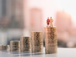 年収がピークといわれる50代。みんなは老後資金をいくら貯めている？