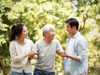 離れて暮らす親が不安…高齢の親の住む家と子どもの家の距離はどれくらいが多いの？