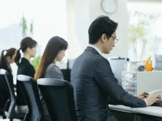 男女別、結婚相手に求める最低年収は？ どんな企業・業種に勤めている人と結婚したい？