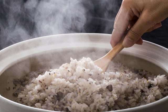 玄米・雑穀米を食べる人が増えている？ 世帯あたりの米の支出が最も高い県はどこ？