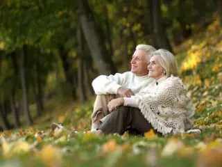 老後の夫婦二人暮らしにかかる生活費はいくら？ 40代から老後資金を準備しないと間に合わない？