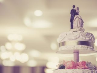 既婚者の8割が挙式を経験、男女別の満足度は？ 結婚式を挙げなかった人の理由とは？