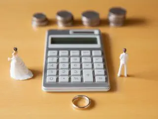 離婚時の財産分与の疑問。夫婦で貯めた貯金を分けるとき贈与税はかかる？