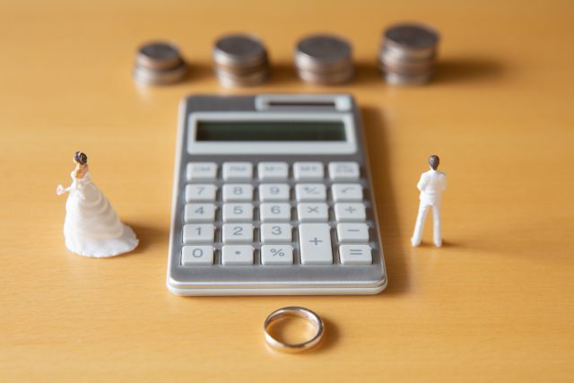 離婚時の財産分与の疑問。夫婦で貯めた貯金を分けるとき贈与税はかかる？