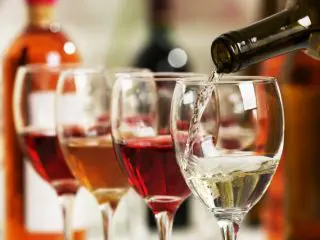 30代の約半数が家でワインを飲む機会が増えた！ 今年のボジョレー・ヌーヴォーは購入する？