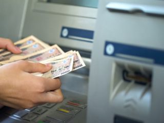 認知症になった親の年金を子が引き出す。これは問題になる？