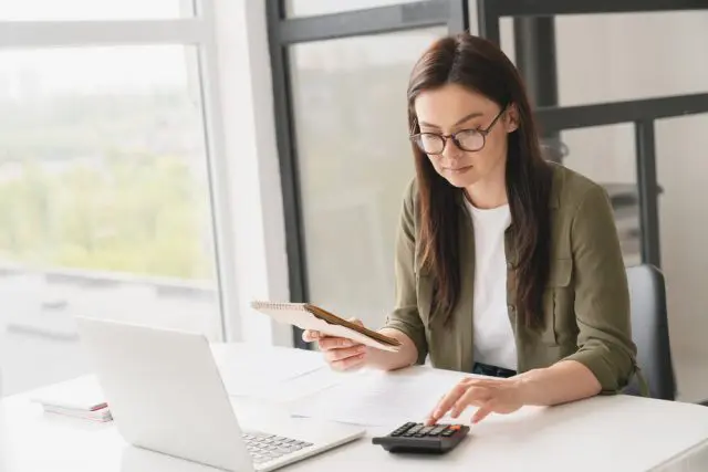 2021年の女性の平均年収は345万円？ 年収が高いのはどんな職種？どこのエリア？