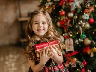 小さい子どものいるクリスマスや年末年始、今年はどう過ごす？ プレゼントの平均予算はいくらくらい？