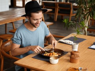 コロナ禍でどう変わったか？ 独身男性の食費事情