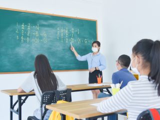 【年代別】教師の年収。小学校〜高校でどれくらい変わる？