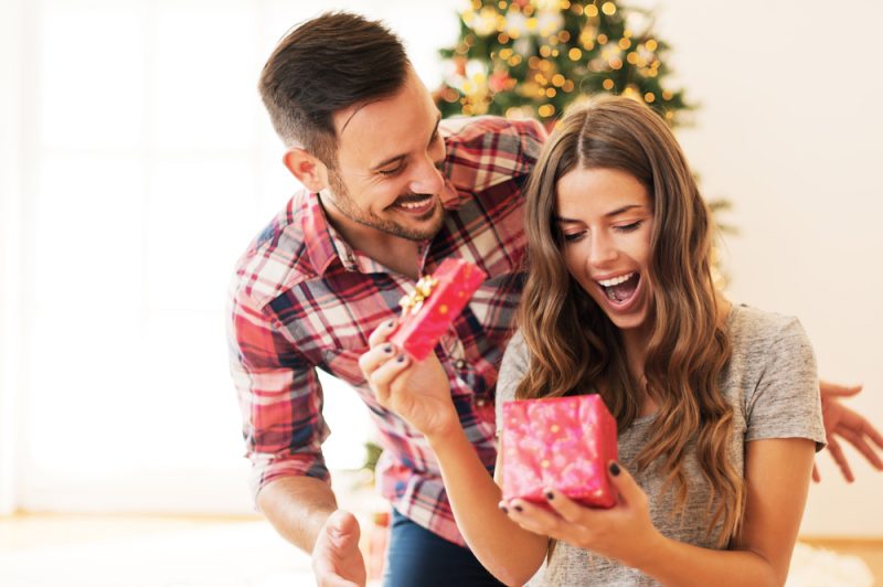 これまでに恋人に贈った最も高額なプレゼントはいくらくらい？何を贈るの？