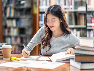 都内私立大学で奨学金をもらっている学生の割合はどのくらい？