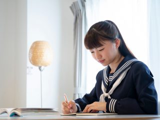 高等学校等就学支援金制度が利用できる収入の目安とは？