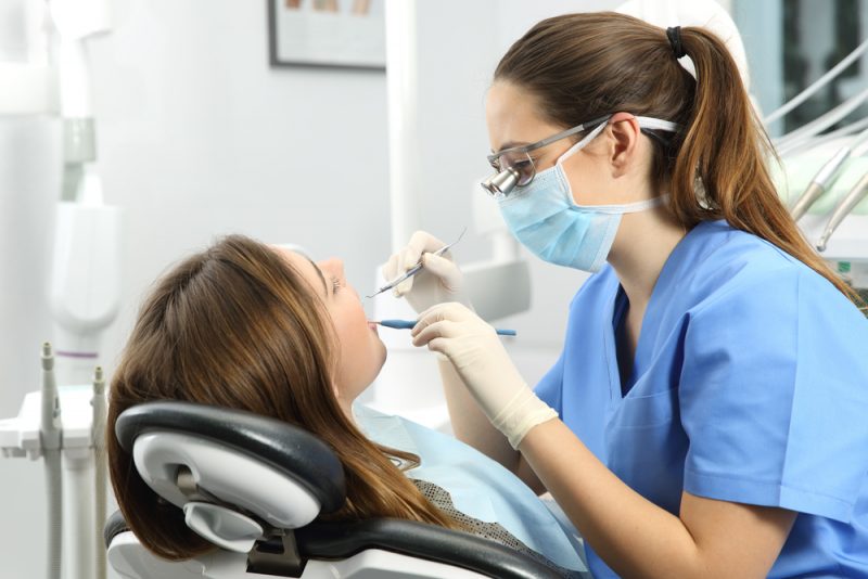 歯科衛生士の平均年収はどれくらい？ 年齢別の手取り額もチェック
