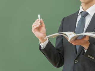 大手予備校の講師、初任給と平均収入。人気講師はいくらもらってる？