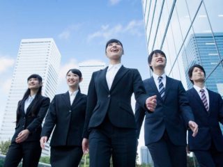 新卒で就職した会社員。1年目の平均年収はどのくらい？