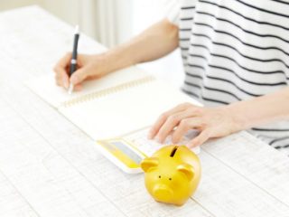 公共料金や通信費の節約に興味はあるけど乗り換えまでは……そんな人がすぐできる節約術とは？