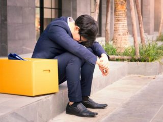 失業給付などの手当は年収に含まれる？ 非課税となる税金は？