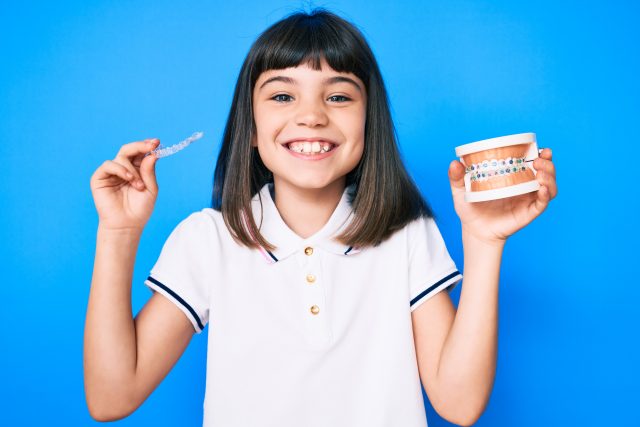 子どもの歯並びと親の年収の関係。保険適用外の歯列矯正、具体的に年間いくら？