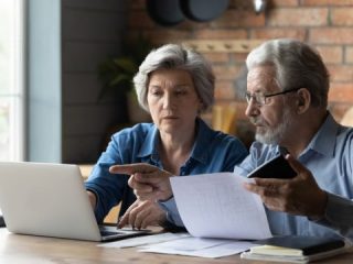 夫婦で受給できる年金は平均どれくらい？ 目安と受給額を上げる対策