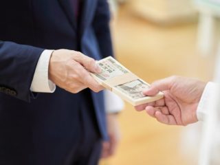 現金を手渡しでやり取りする場合、税金を支払う必要はあるの？