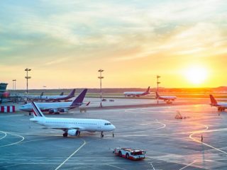 空港職員の年収はどれくらい？ 仕事内容によって違う？