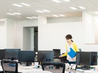 「朝残業」って何？ 始業前から働いても残業代はもらえる？